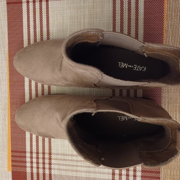 Short Tan Boot - Picture 2 of 5